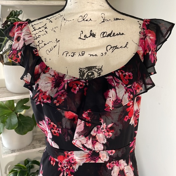 White House Black Market Hug Shoulder Bottom Ruffle Tiered Dress - Picture 2 of 8